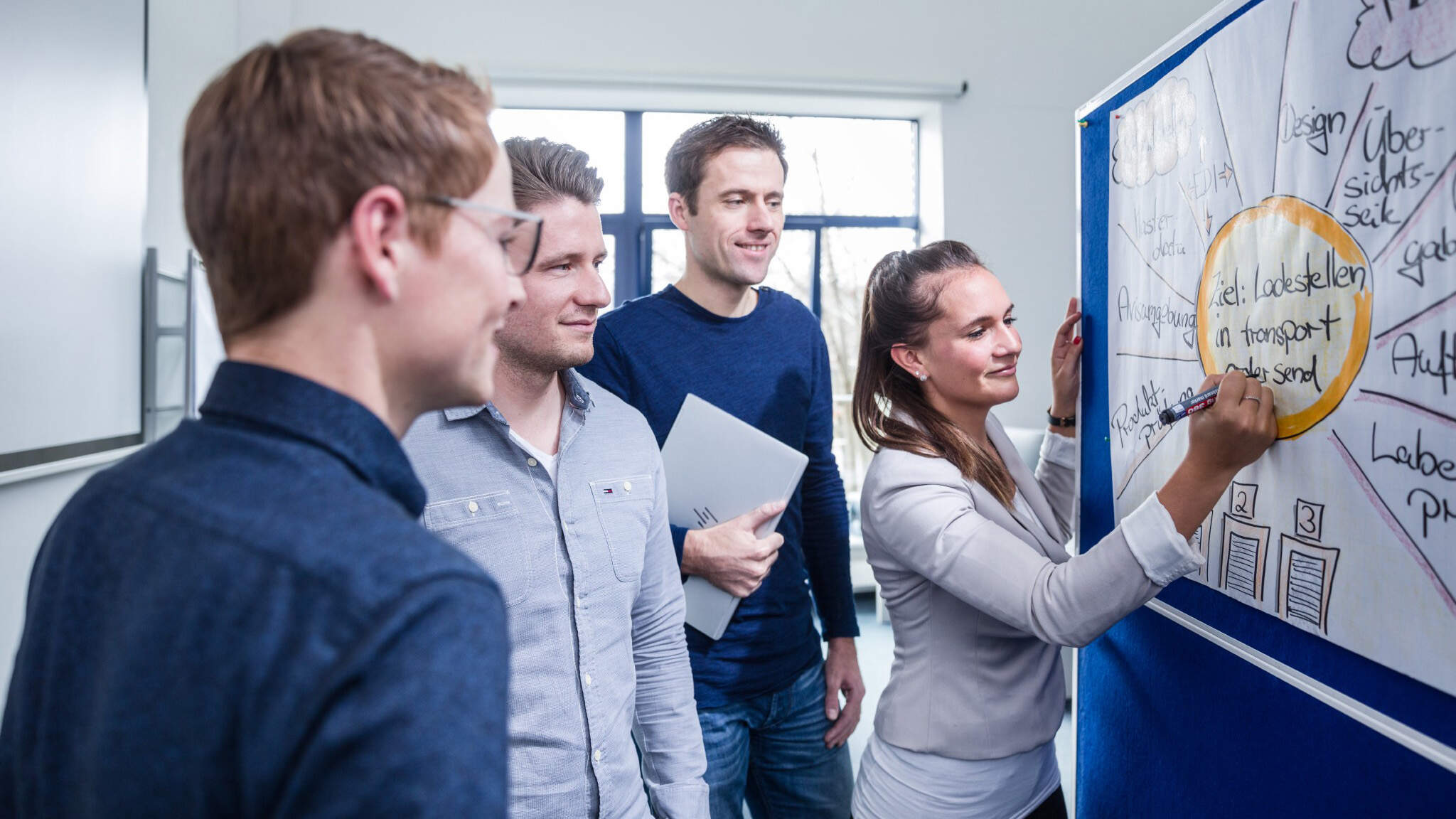 DACHSER profitiert besonders durch die enge Zusammenarbeit innerhalb des weltweiten Netzwerks operativer Fachexperten. DACHSER profitiert besonders durch die enge Zusammenarbeit innerhalb des weltweiten Netzwerks operativer Fachexperten.