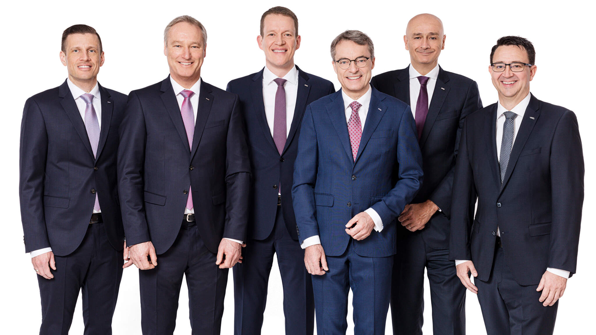 v.l.n.r: Alexander Tonn, Managing Director European Logistics Germany (ab 1.1.2021 COO Road Logistics), Michael Schilling, COO Road Logistics; Burkhard Eling, CFO (ab 1.1.2021 CEO); Bernhard Simon, CEO; Edoardo Podestà, COO Air & Sea Logistics; Stefan Hohm, Corporate Director Corporate Solutions, Research & Development (ab 1.1.2021 CDO) 