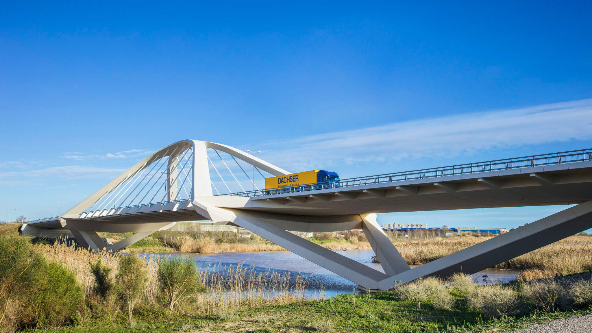 Mit entargo schlägt DACHSER Iberia die Brücke ins Europa-Netzwerk. Mit entargo schlägt DACHSER Iberia die Brücke ins Europa-Netzwerk.