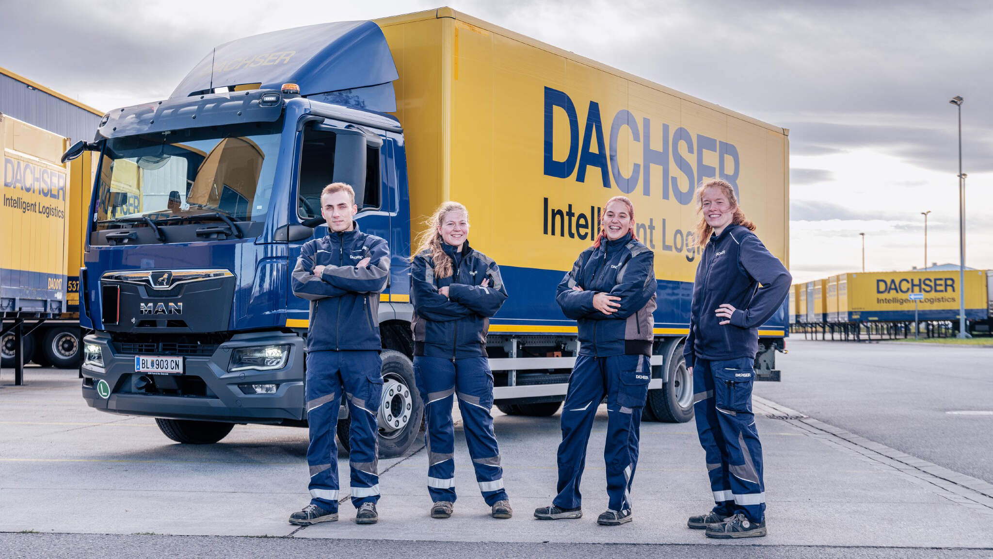 Mit der DACHSER Service und Ausbildungs GmbH hat der Logistikdienstleister vor zehn Jahren eine nachhaltige Qualifizierungsoffensive ins Leben gerufen. Mit der DACHSER Service und Ausbildungs GmbH hat der Logistikdienstleister vor zehn Jahren eine nachhaltige Qualifizierungsoffensive ins Leben gerufen.