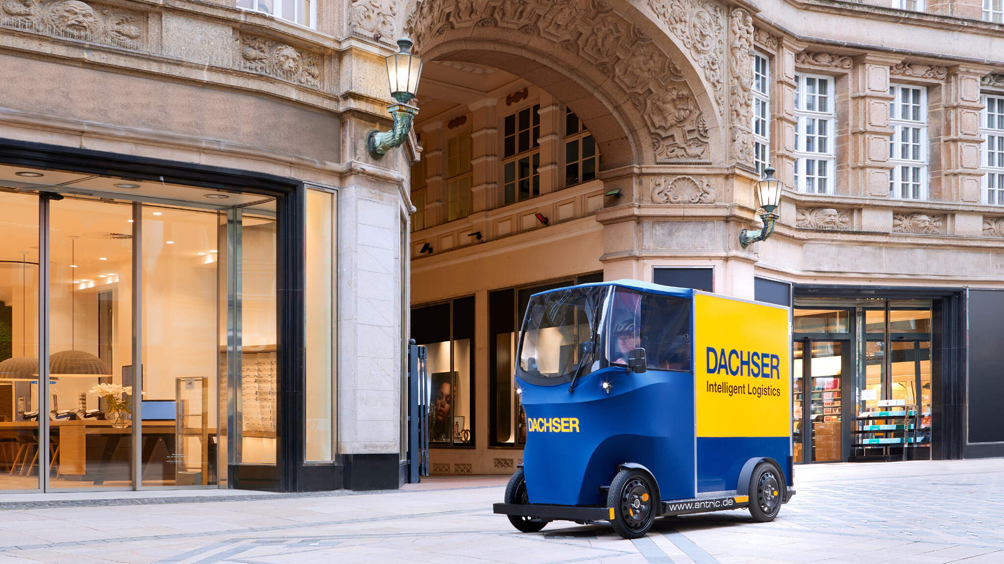DACHSER setzt in Dortmund auf E-Mobilität. DACHSER setzt in Dortmund auf E-Mobilität.
