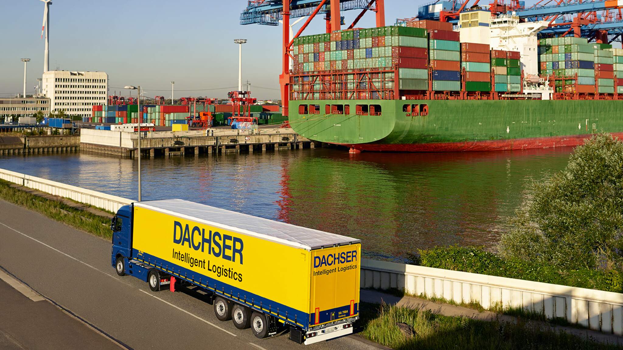 Liegezeiten auf den Umschlaglagern und Avisierungsprozesse effizient zu managen, schaffen in erster Linie große Logistik-Netzwerke, wie DACHSER sie betreibt.