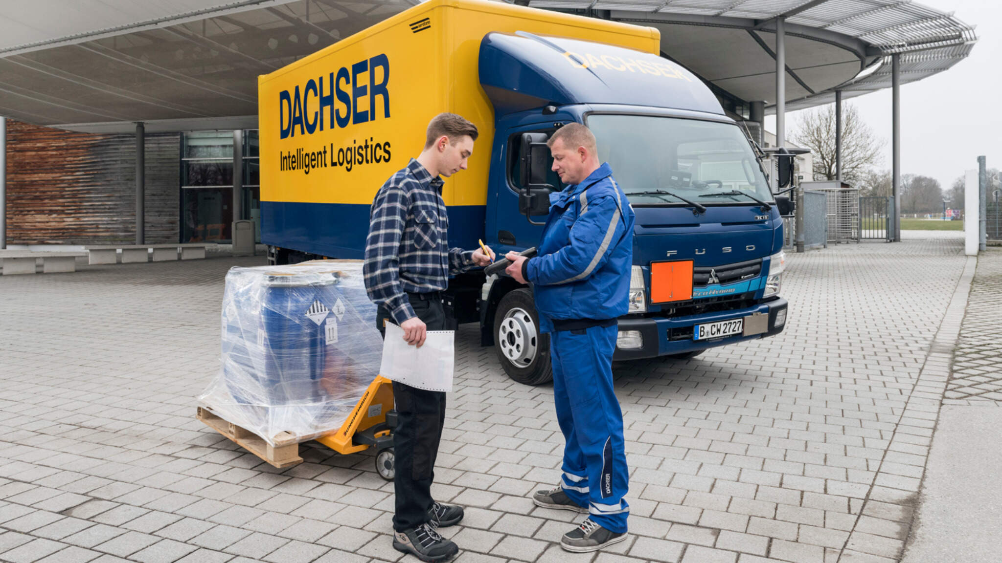 Gefahrgutkompetenz wird bei DACHSER groß geschrieben Gefahrgutkompetenz wird bei DACHSER groß geschrieben