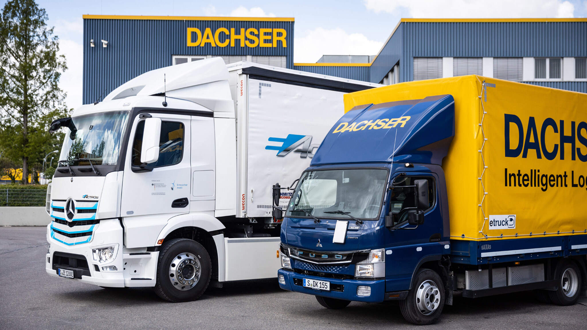 Vollelektrische 7,5 Tonner für ein emissionsfreies Liefergebiet in Stuttgart: Mercedes-Benz eActros (links) and FUSO eCanter (rechts)