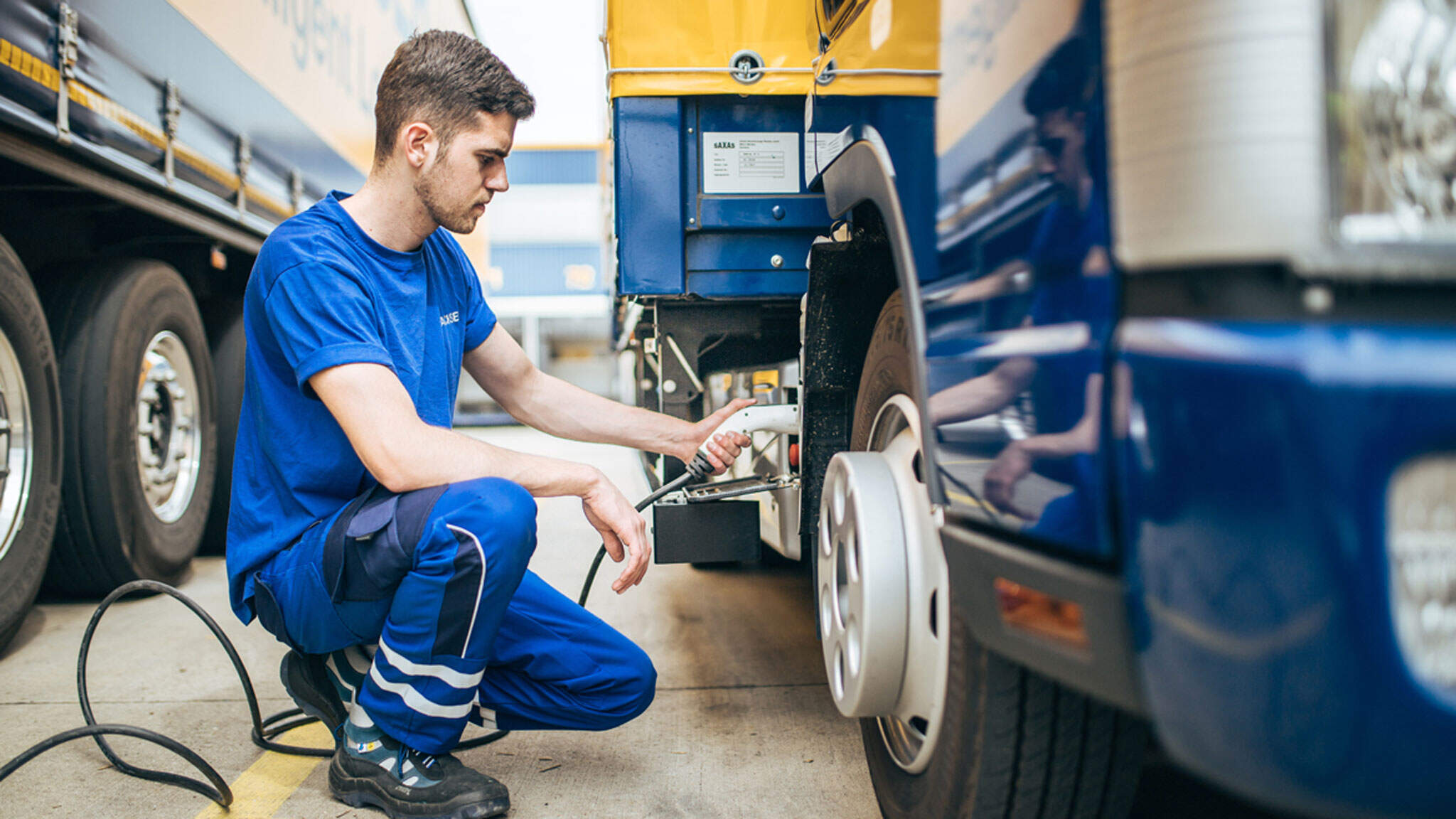 Große und schwere Sendungen werden, wo die Verkehrssituation dies zulässt, direkt mit dem e-Lkw ausgeliefert.