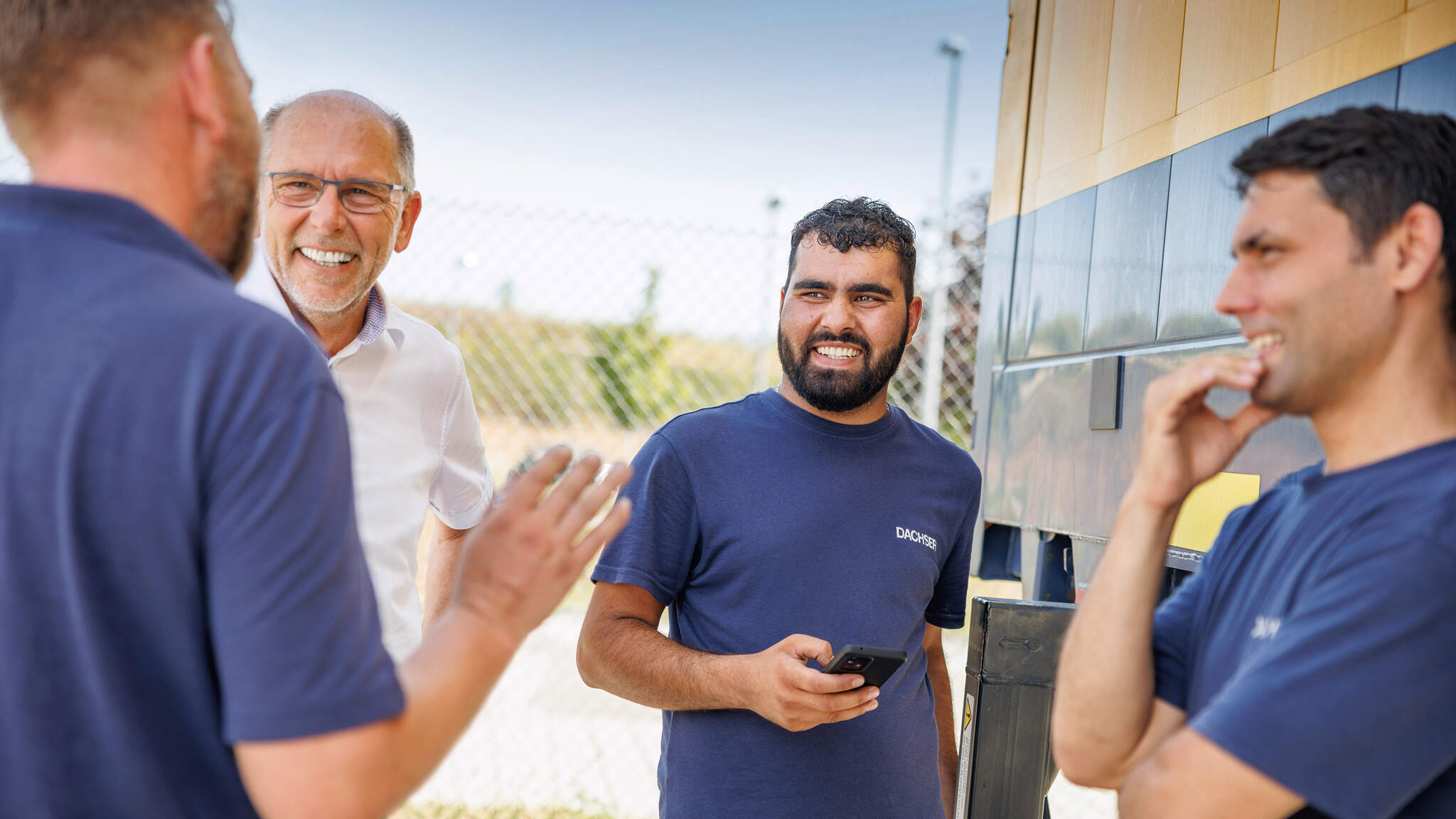 Teamwork: Rolf Hügel (2.v.l.) und seine Fahrer-Crew 