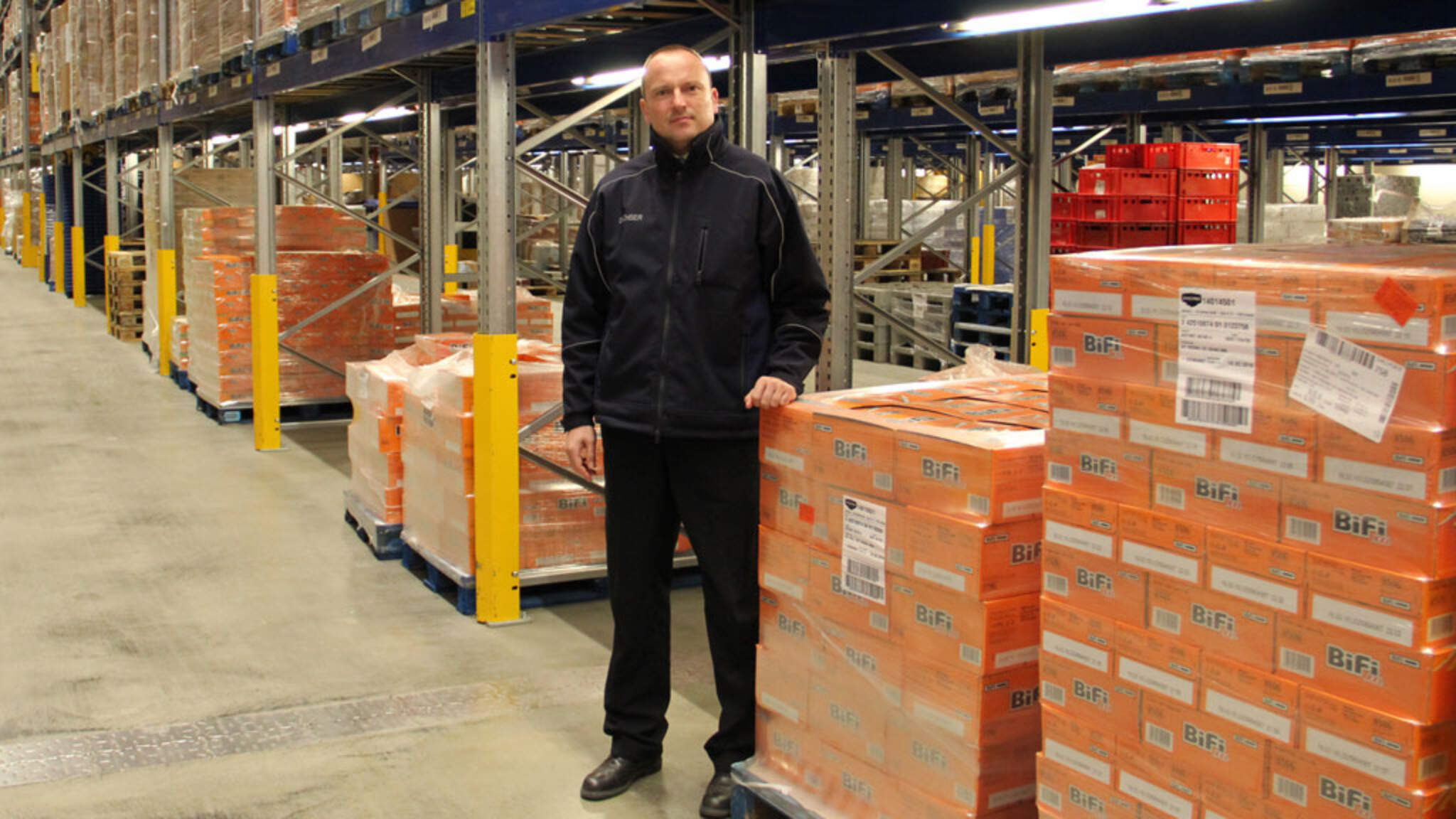 Steffen Zerna, Kontraktlogistikleiter im DACHSER Logistikzentrum Nürnberg Steffen Zerna, Kontraktlogistikleiter im DACHSER Logistikzentrum Nürnberg