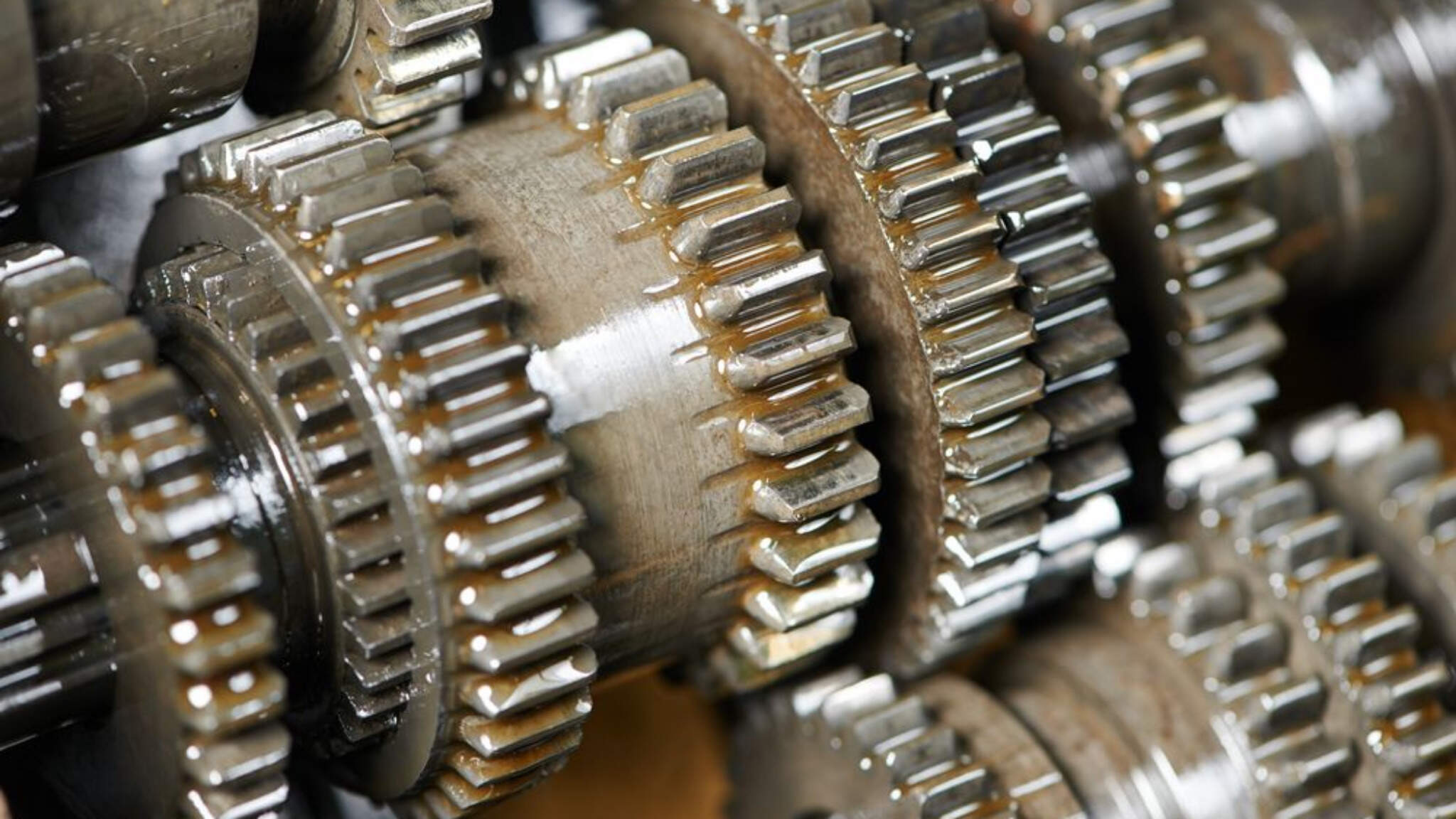 DACHSER verteilt Maschinen-Schmiermittel und andere chemische Produkte von NCH Europe in ganz Europa. DACHSER verteilt Maschinen-Schmiermittel und andere chemische Produkte von NCH Europe in ganz Europa.