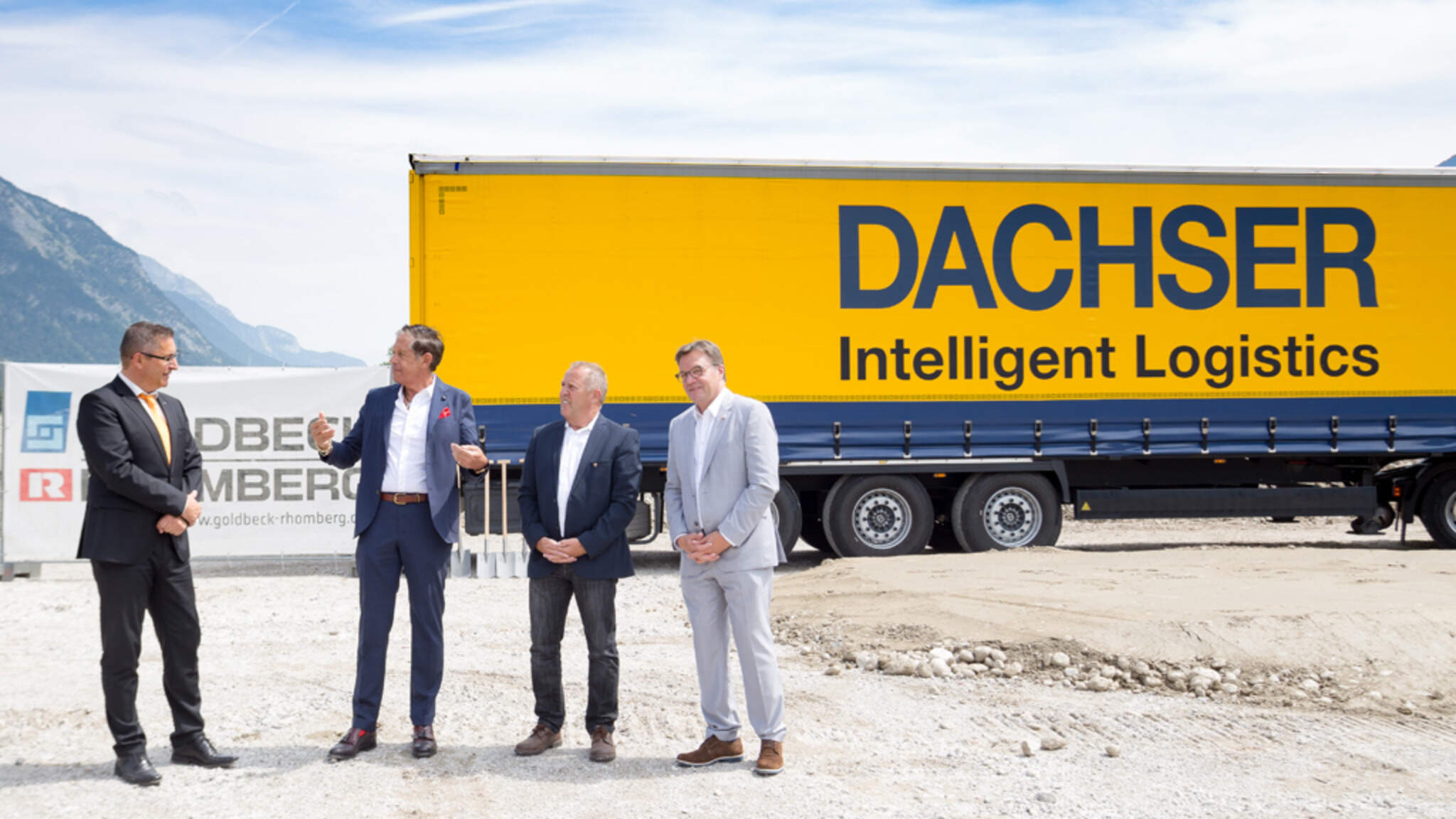 v.l.n.r.: Günter Hirschbeck, Geschäftsführer DACHSER Österreich European Logistics, Dr. Jürgen Bodenseer, Präsident der Wirtschaftskammer Tirol; Michael Huber, Bürgermeister von Stans und Günther Platter, Landeshauptmann Tirol